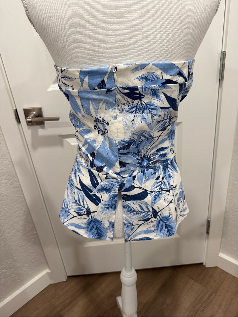 NWT Frank Lyman Blue Floral Sleeveless Pullover Top 251245 Size 12 - Picture 8 of 10